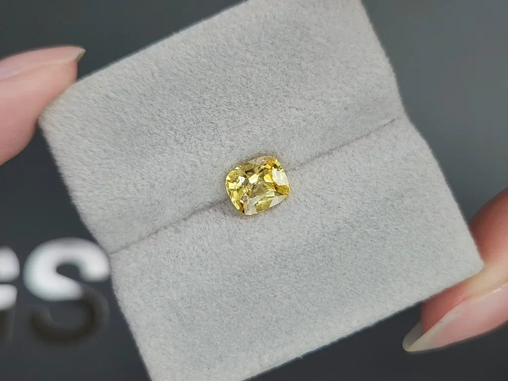Unheated Vivid Yellow sapphire in cushion cut 1.71 carats, Sri Lanka Image №4