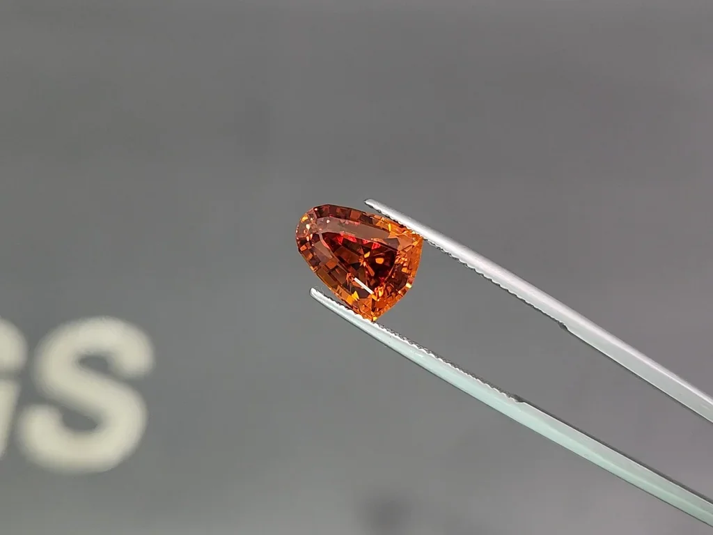 Spessartine garnet  fancy cut 5.81 carats, Africa Image №3