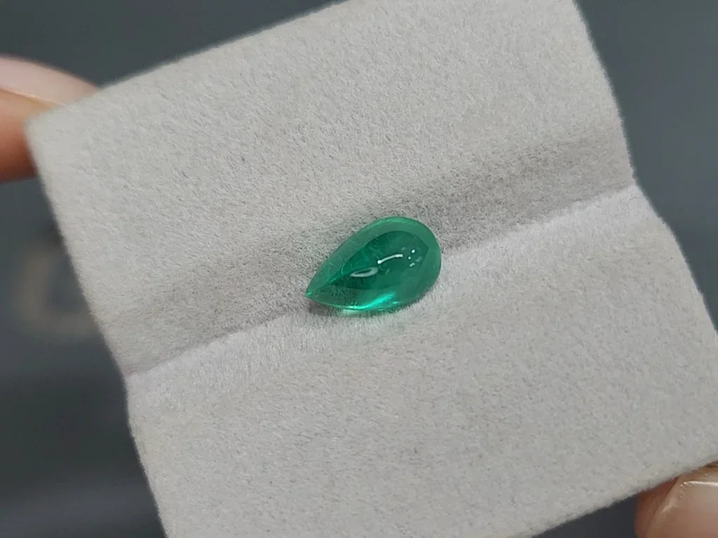 Emerald fancy cut cabochon 2.18 carats, Russia Image №4