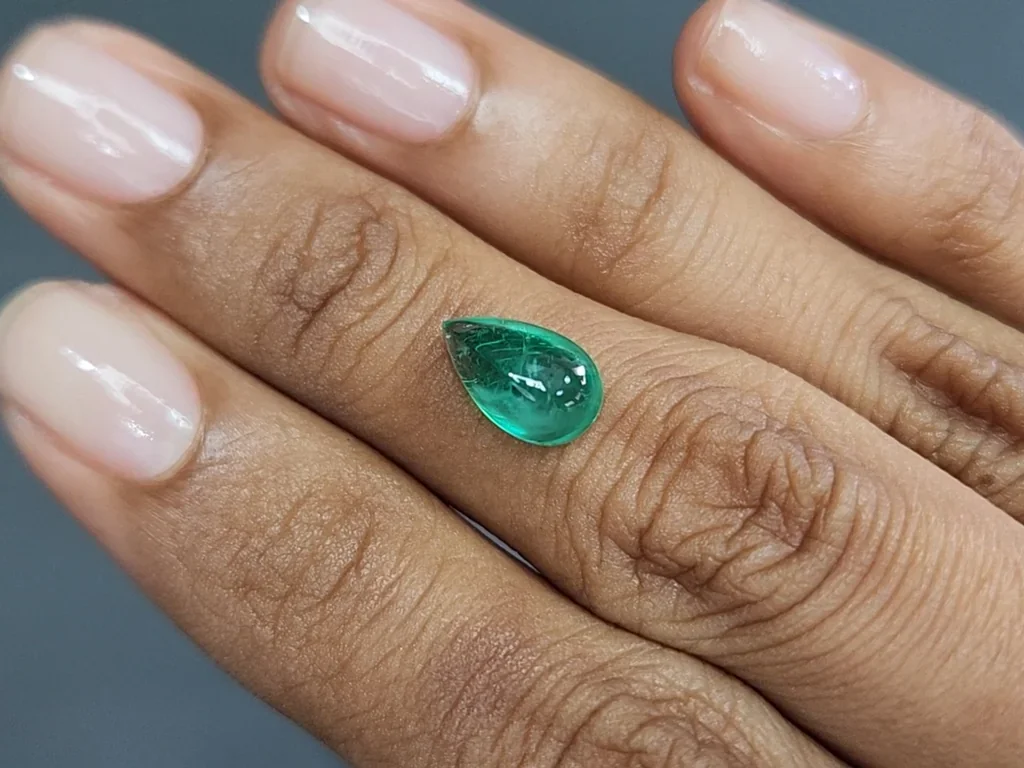 Emerald fancy cut cabochon 2.18 carats, Russia Image №2