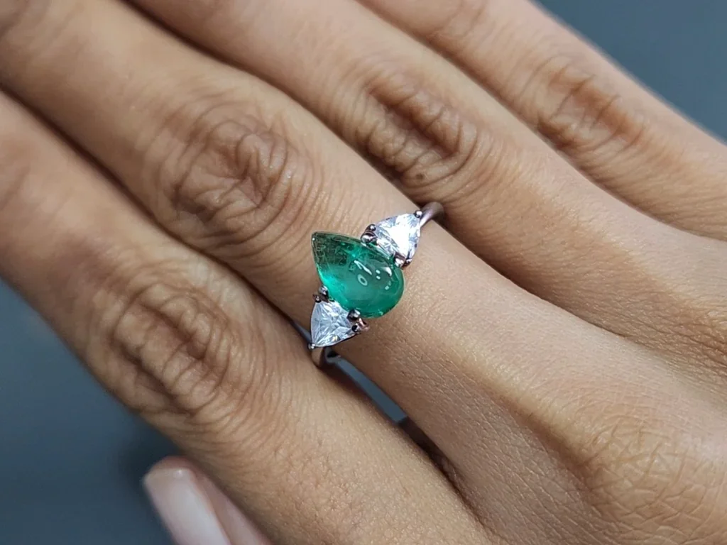 Emerald fancy cut cabochon 2.18 carats, Russia Image №5
