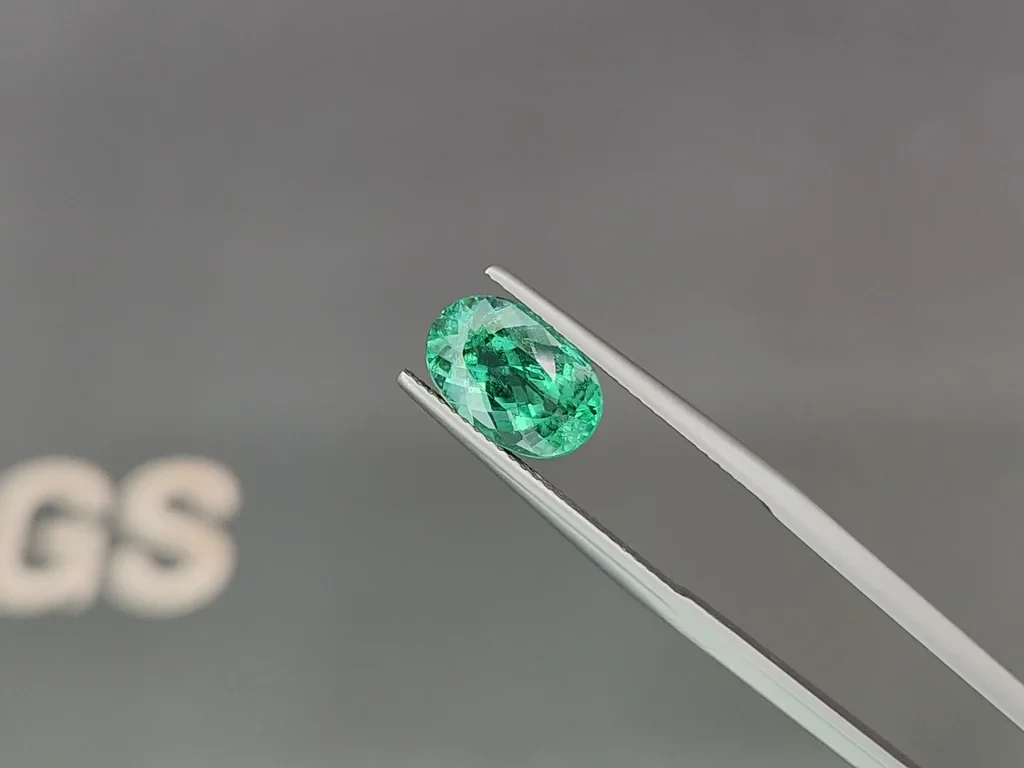 Neon green Paraiba oval cut  2.04 carats, Mozambique Image №3