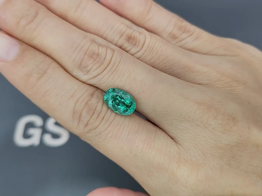 Neon green Paraiba oval cut  2.04 carats, Mozambique Image №2