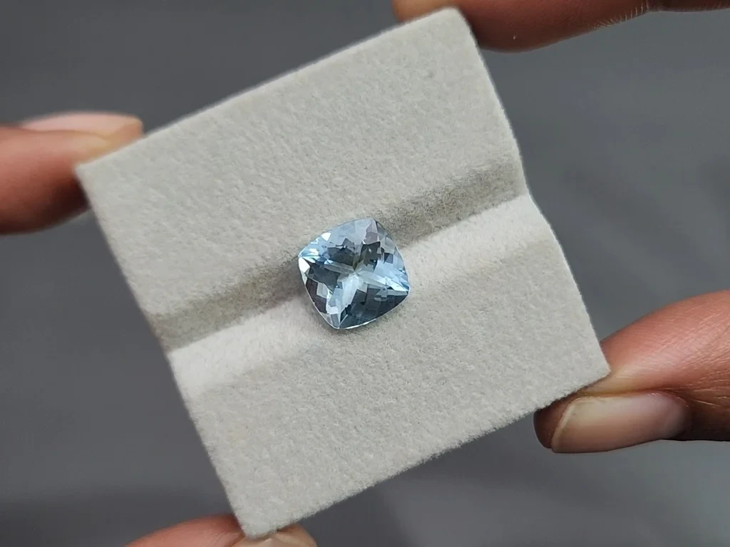 Aquamarine cushion cut 3.87 carats, Madagascar  Image №4