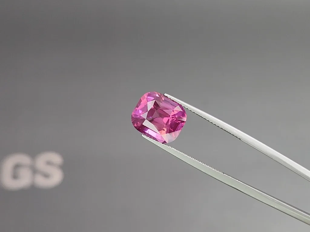 Purple sapphire in cushion cut 8.13 carats, Madagascar  Image №3