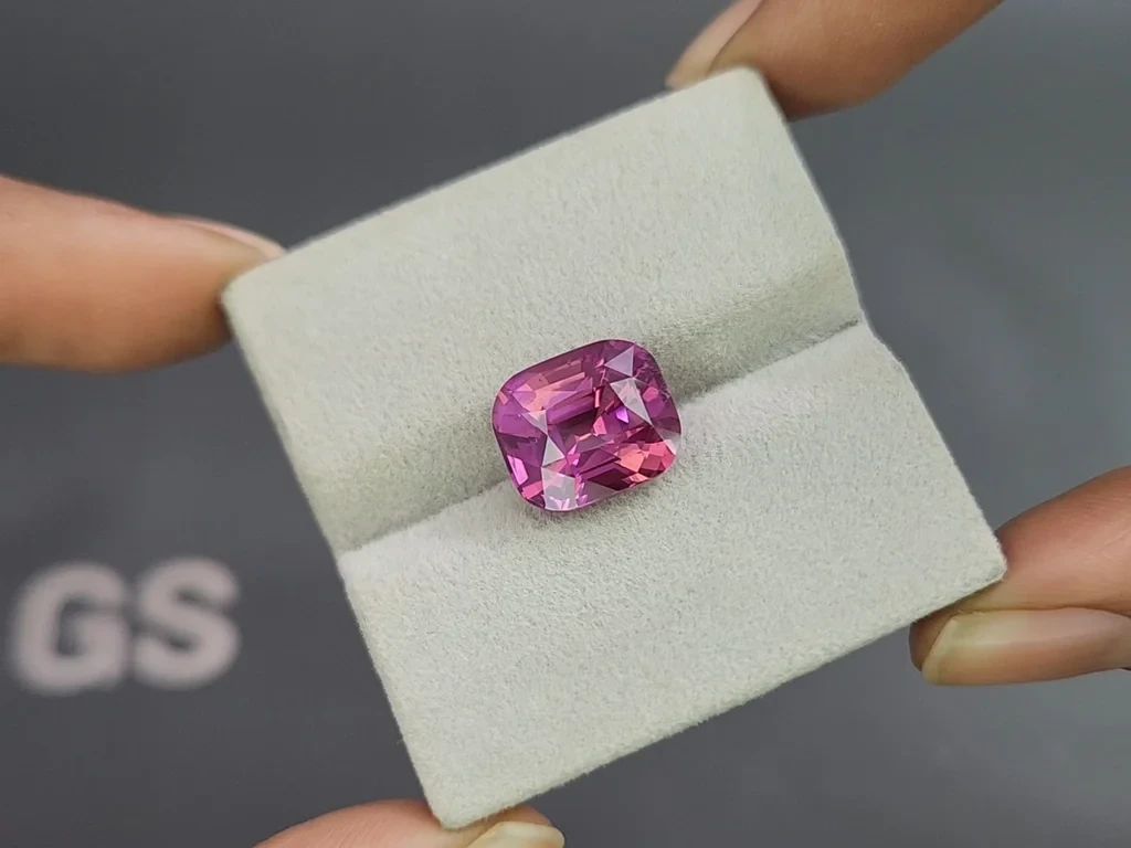 Purple sapphire in cushion cut 8.13 carats, Madagascar  Image №4