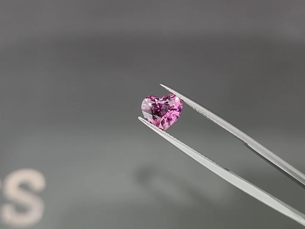 Pink spinel  heart shape 2.05 carats, Tanzania Image №3