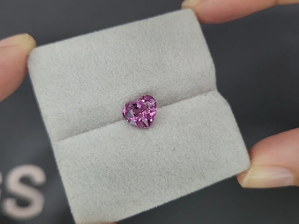 Pink spinel  heart shape 2.05 carats, Tanzania Image №4