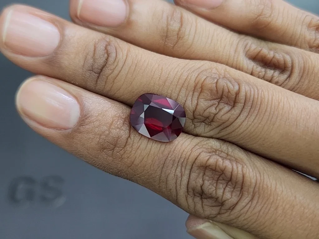 Unheated ruby Pigeon blood cushion cut  6.33 carats, Mozambique Image №2