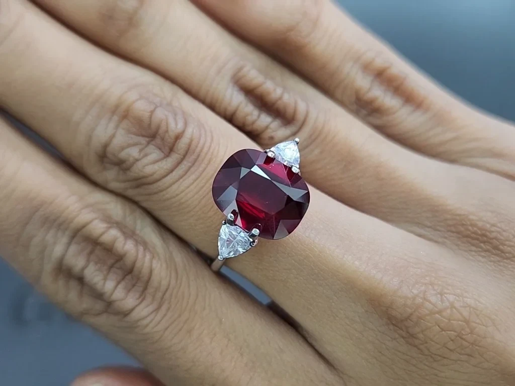 Unheated ruby Pigeon blood cushion cut  6.33 carats, Mozambique Image №5