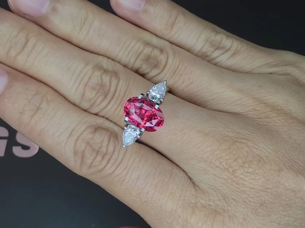Mahenge spinel Vibrant Pink oval cut 3.20 carats,Tanzania Image №5