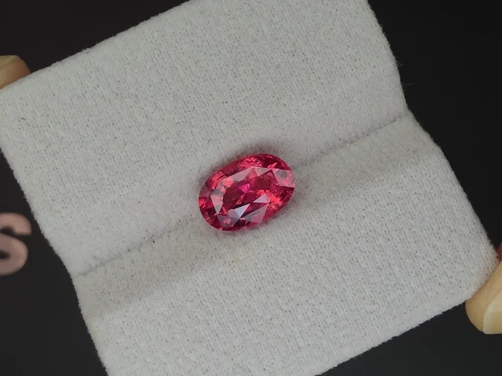 Mahenge spinel Vibrant Pink oval cut 3.20 carats,Tanzania Image №4
