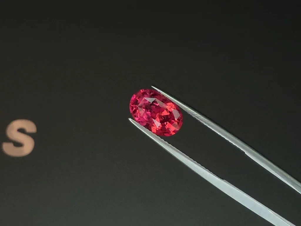 Mahenge spinel Vibrant Pink oval cut 3.20 carats,Tanzania Image №3