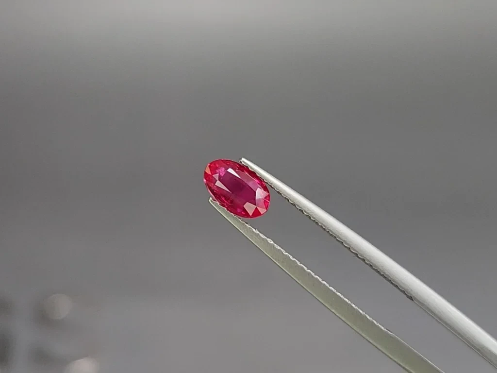 Unheated ruby Pigeon's blood oval cut 1.02 carats, Mozambique Image №3