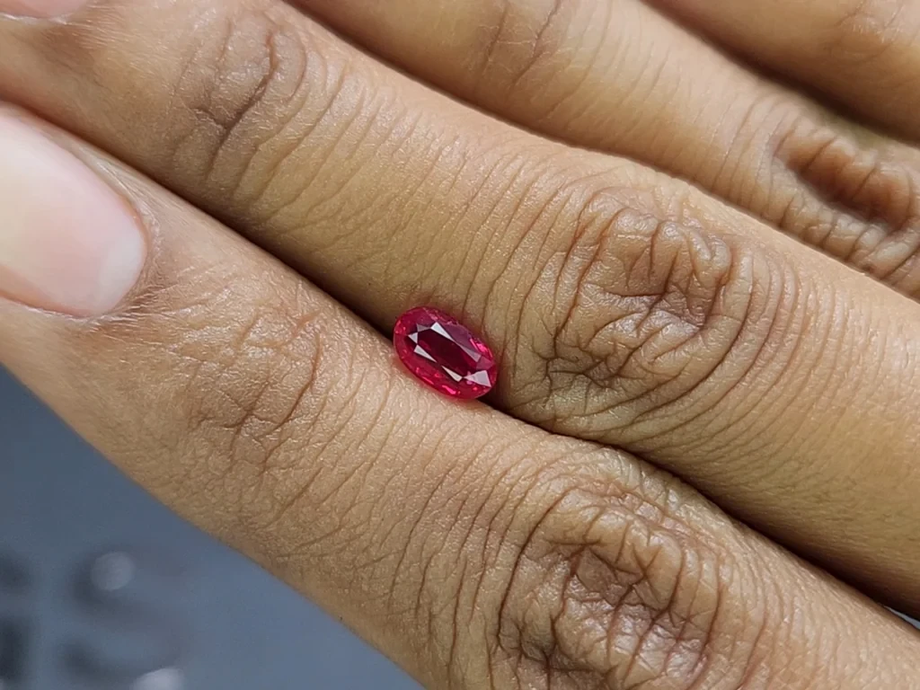 Unheated ruby Pigeon's blood oval cut 1.02 carats, Mozambique Image №2