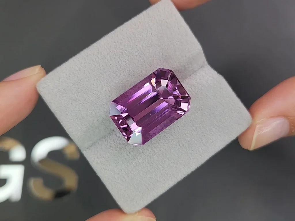 Vivid pink kunzite in octagon cut 24.32 carat, Afghanistan  Image №4