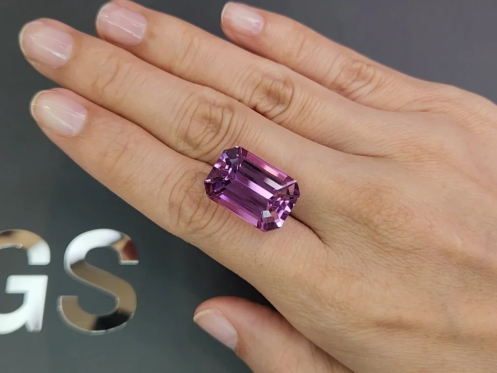 Vivid pink kunzite in octagon cut 24.32 carat, Afghanistan  Image №2