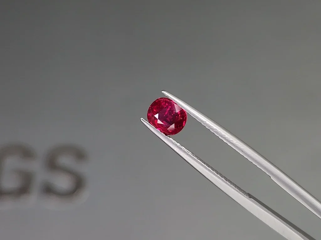 Unheated Pigeon's Blood red ruby in cushion cut 1.02 carats, Mozambique  Image №3