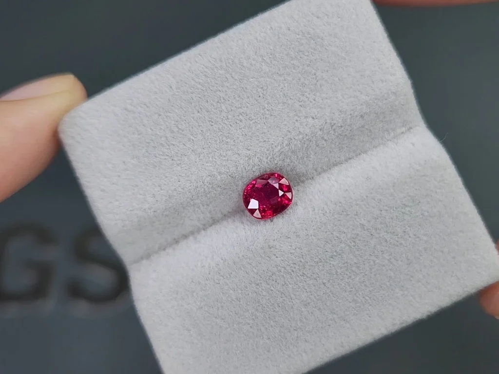 Unheated Pigeon's Blood red ruby in cushion cut 1.02 carats, Mozambique  Image №4
