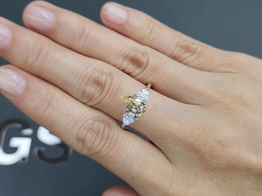 Unheated pastel yellow sapphire in pear cut 2.00 carats, Sri Lanka Image №5