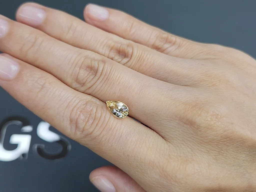Unheated pastel yellow sapphire in pear cut 2.00 carats, Sri Lanka Image №2
