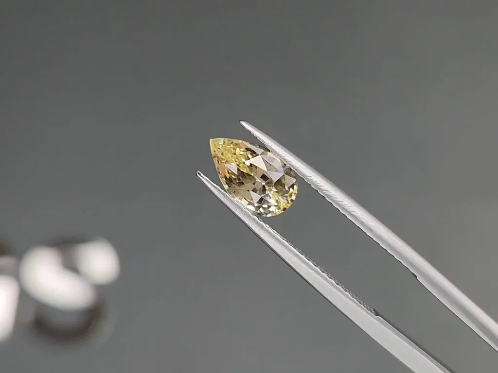 Unheated pastel yellow sapphire in pear cut 2.00 carats, Sri Lanka Image №3