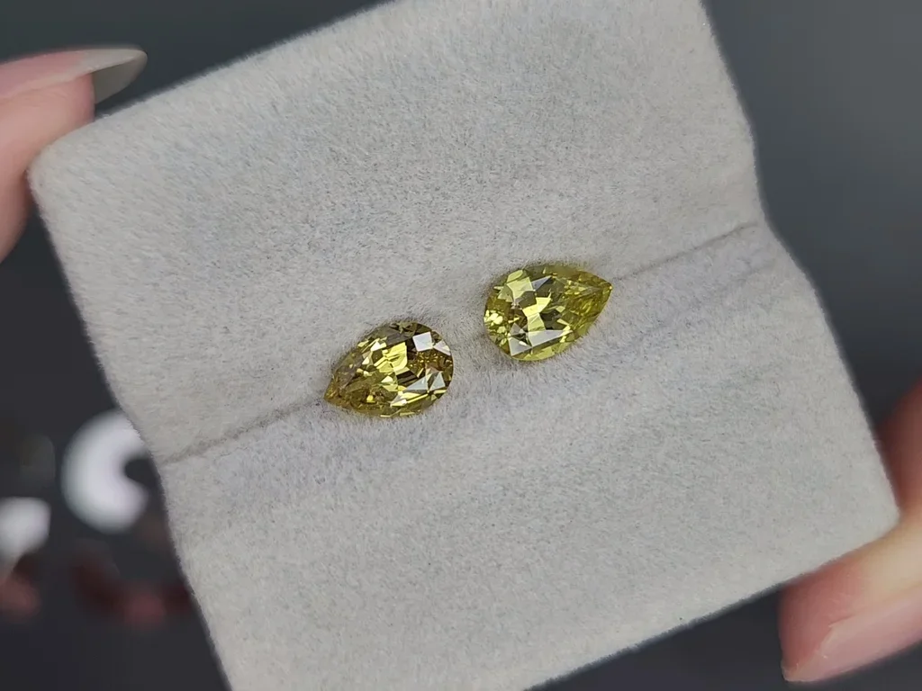 Pair of unheated yellow sapphires pear cut 2.26 carats, Madagascar Image №4