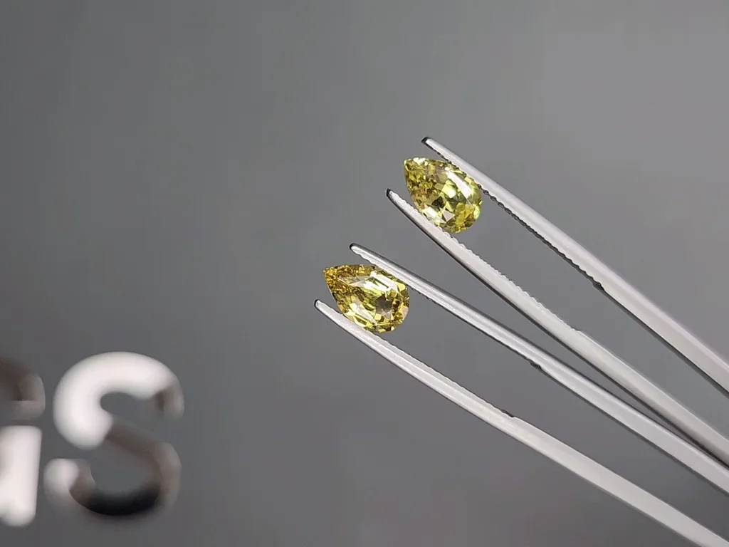 Pair of unheated yellow sapphires pear cut 2.26 carats, Madagascar Image №3