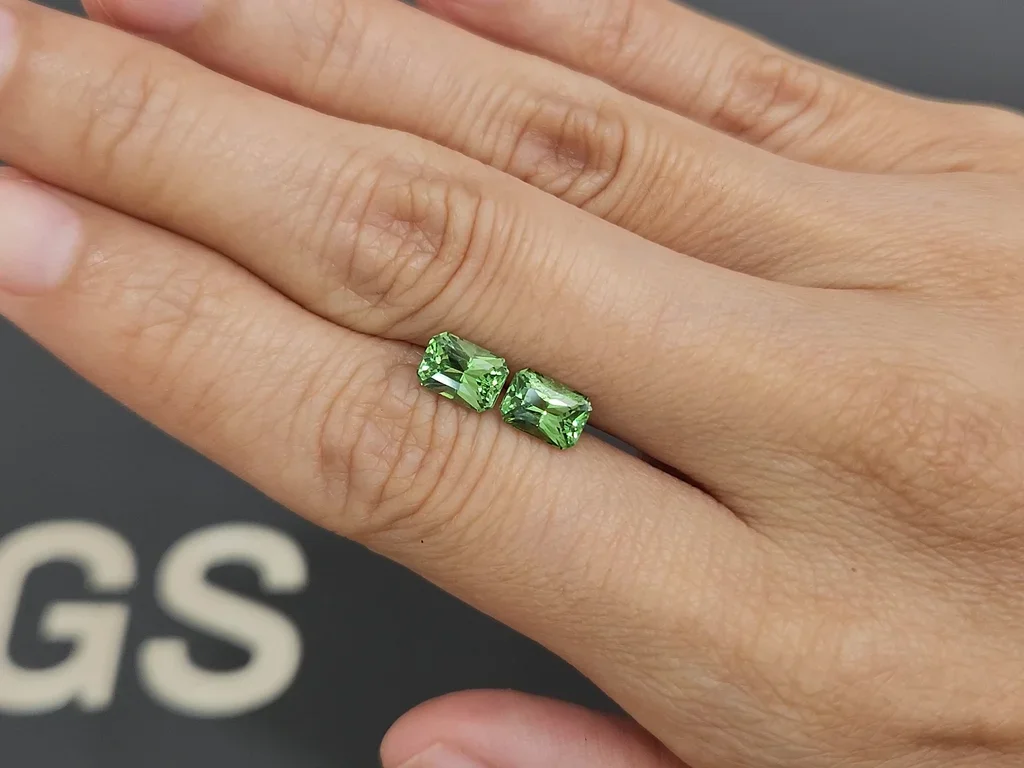 Pair garnets tsavorite of radiant cut 2.37 carats, Kenya Image №2