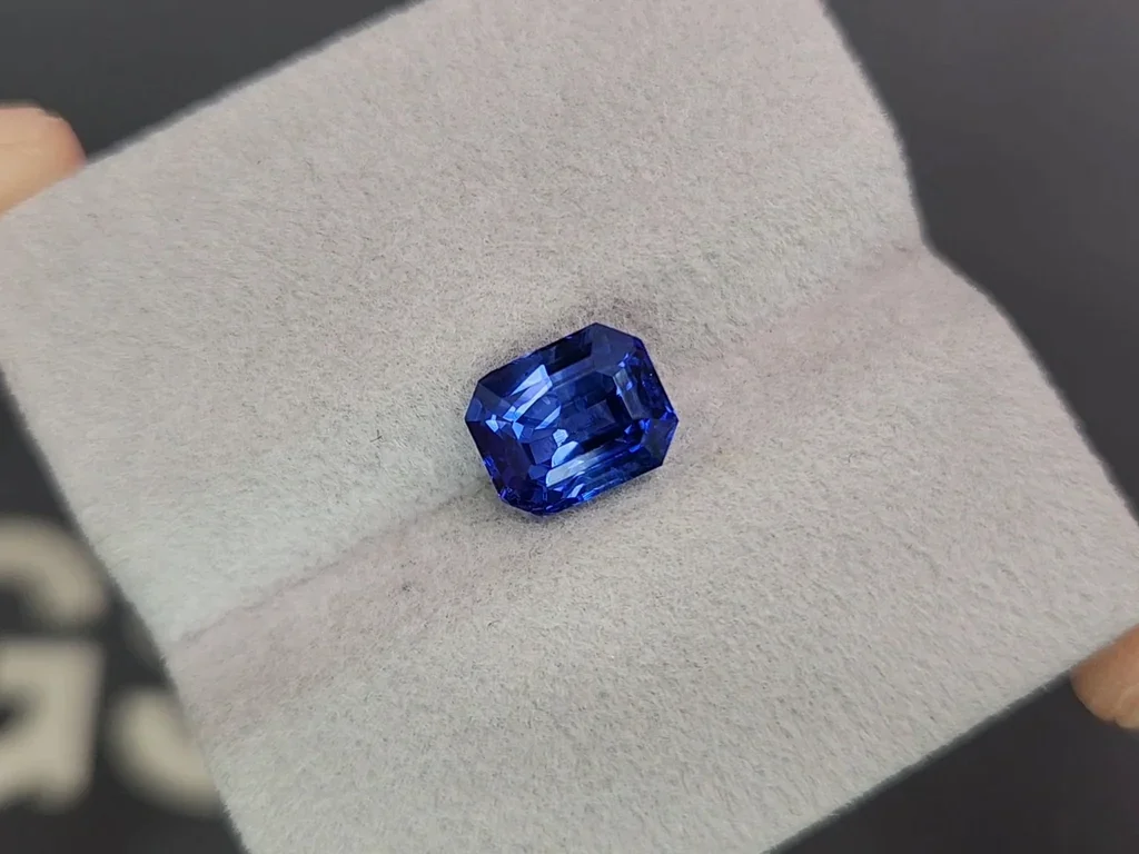 Intense Blue sapphire in octagon cut 3.56 carats, Sri Lanka Image №4