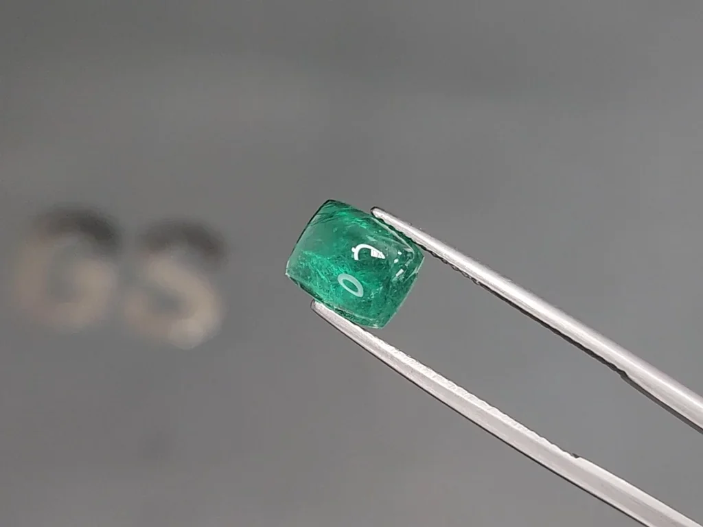 Emerald cabochon cut 2.01 carats, Russia Image №3