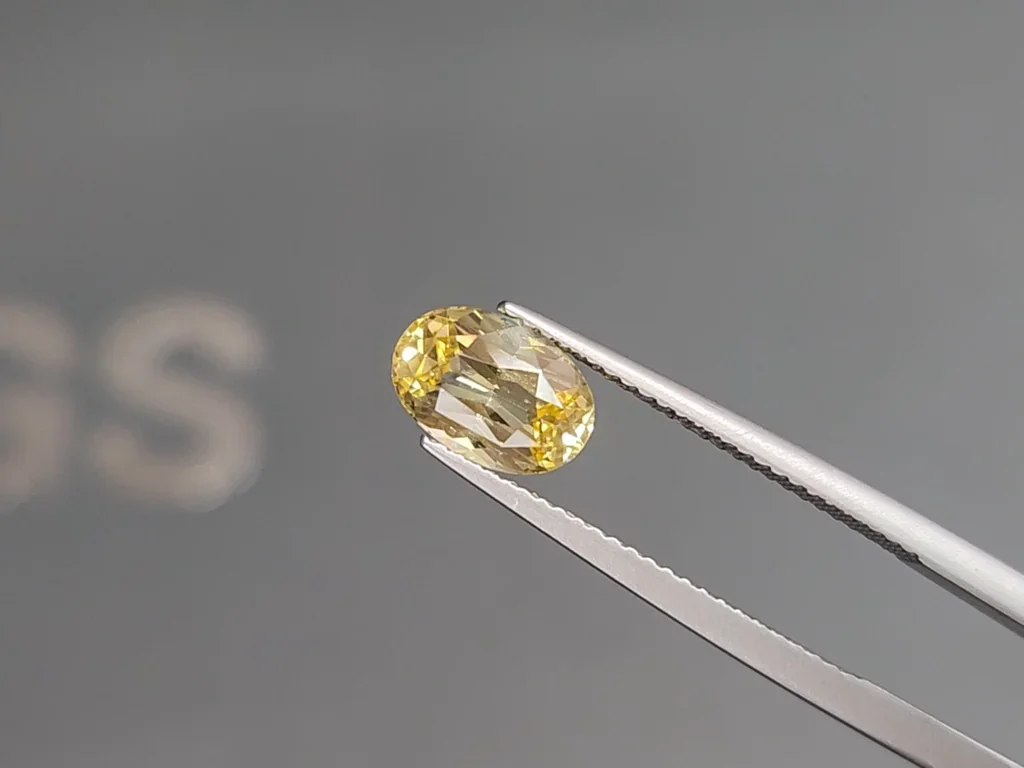 Sapphire Pastel Yellow oval cut 1.80 carats, Sri Lanka Image №3