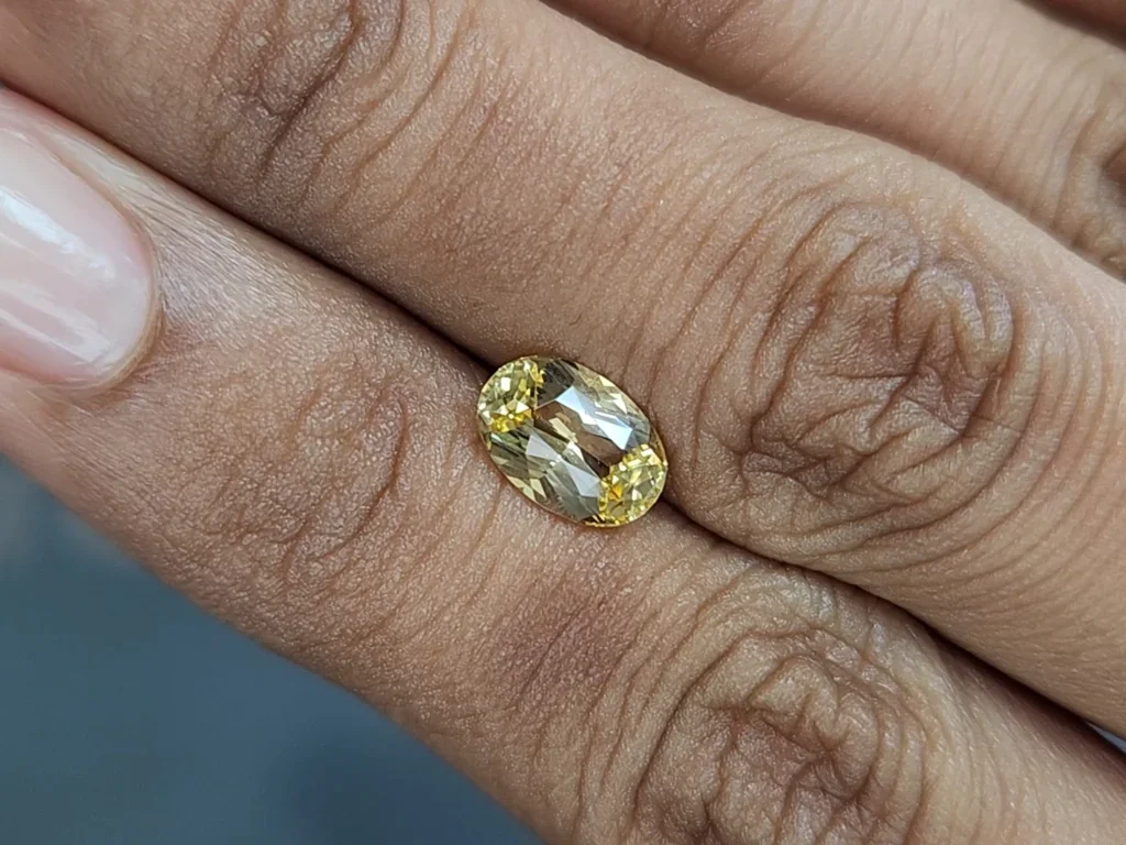 Sapphire Pastel Yellow oval cut 1.80 carats, Sri Lanka Image №2