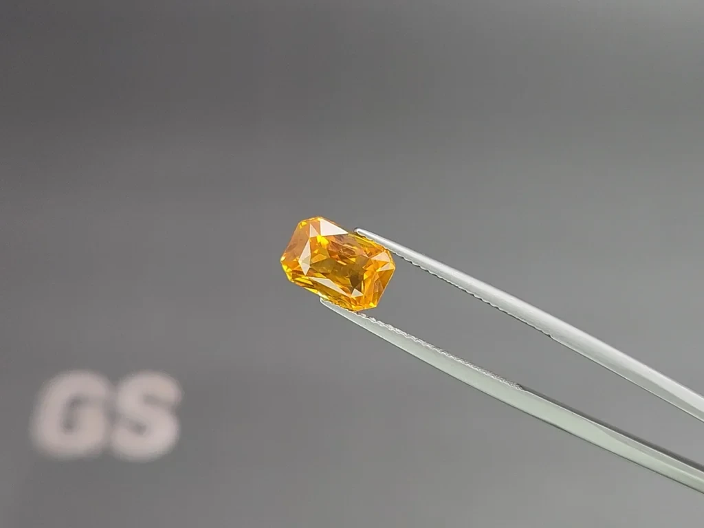 Yellow sapphire radiant cut 3.54 carats,  Madagascar Image №3