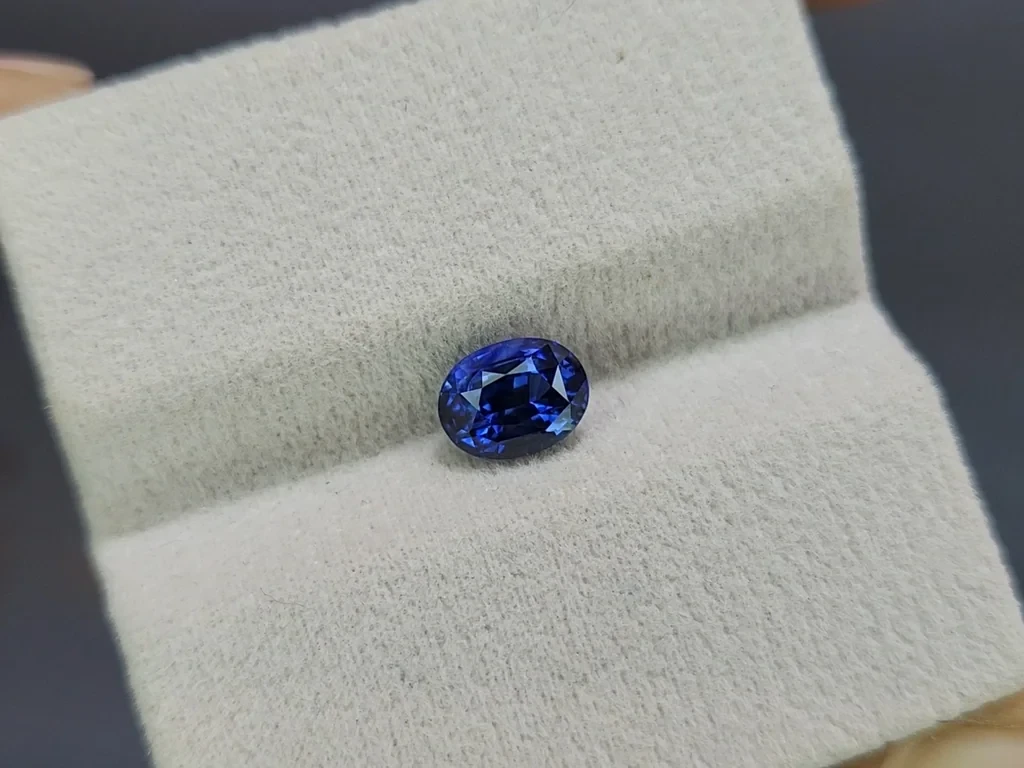Unheated blue sapphire oval cut 1.61 carats, Sri Lanka Image №4
