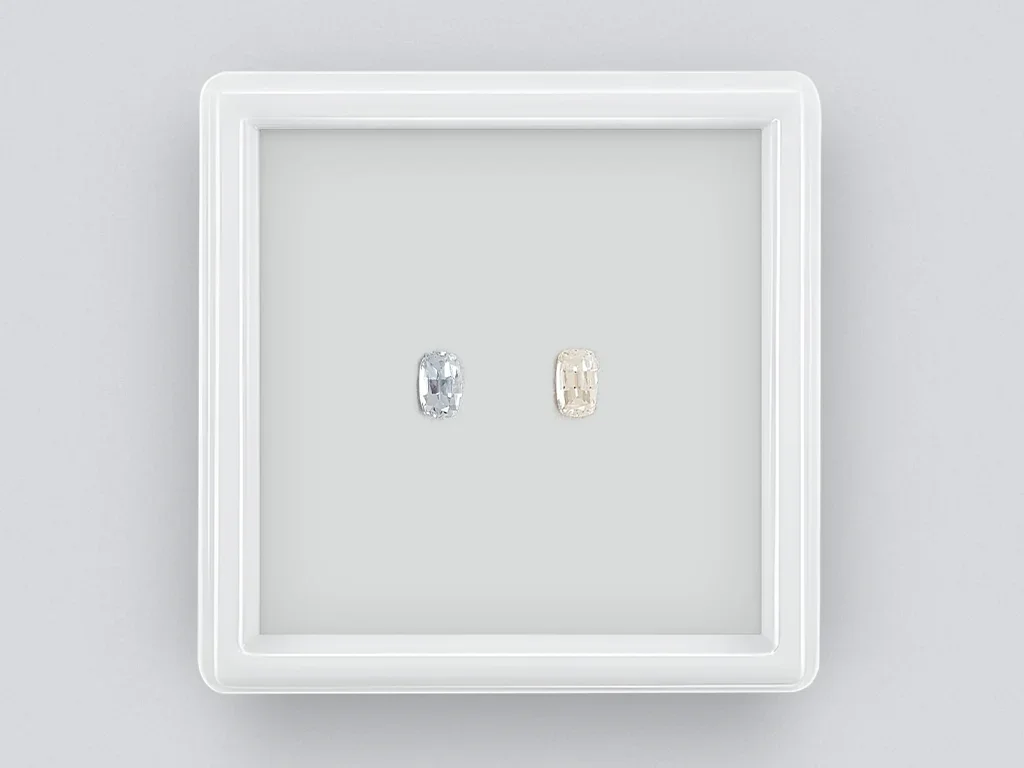 Contrasting pair of unheated cushion-cut sapphires 0.67 carats Image №1