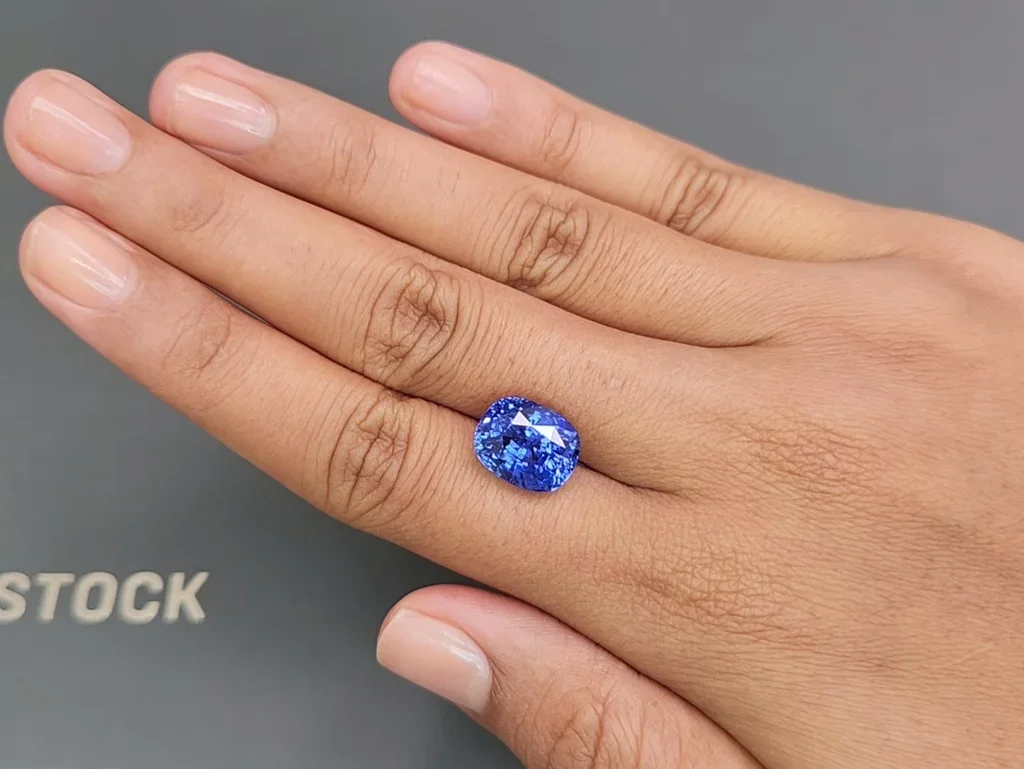 Untreated cushion cut cornflower blue sapphire 8.52 carats, Sri Lanka Image №2