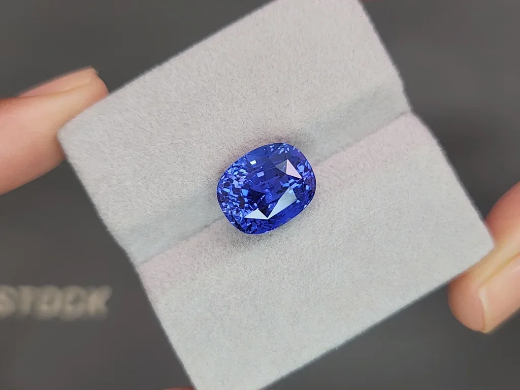 Untreated cushion cut cornflower blue sapphire 8.52 carats, Sri Lanka Image №4