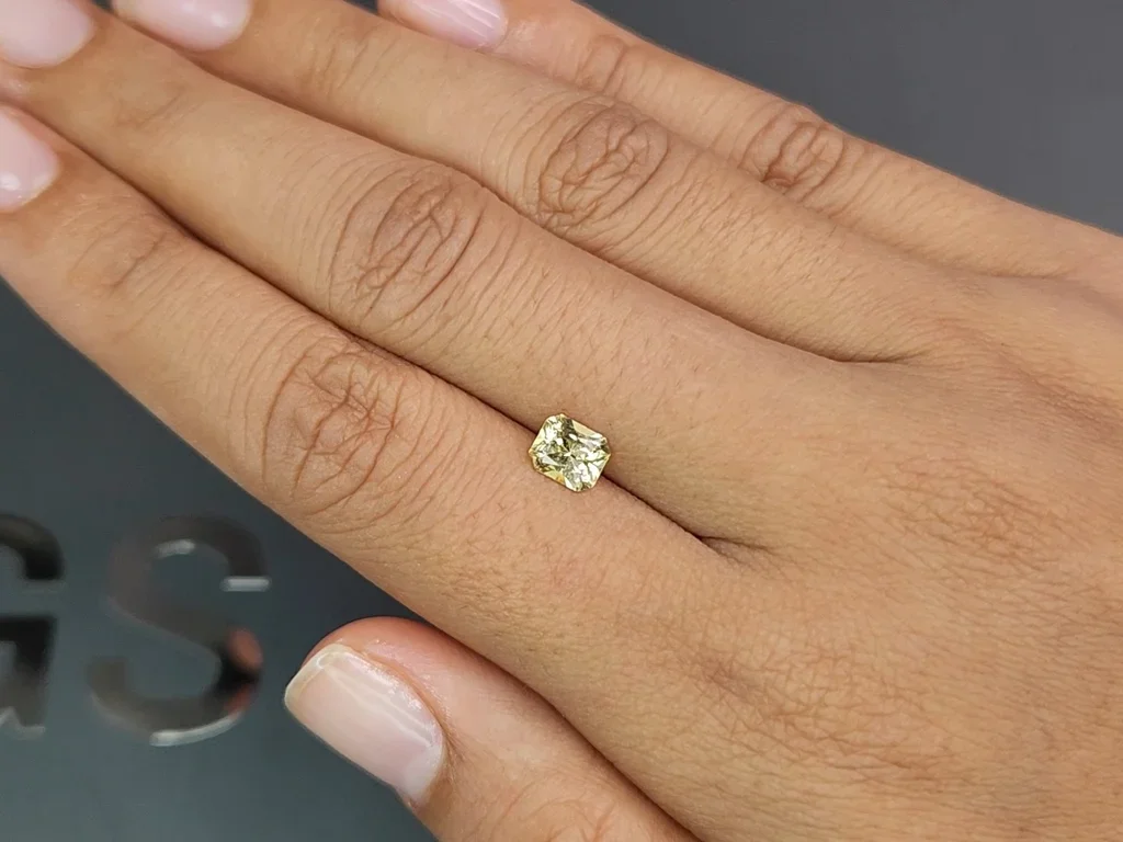 Pastel yellow sapphire in radiant cut 0.86 carats, Madagascar Image №2