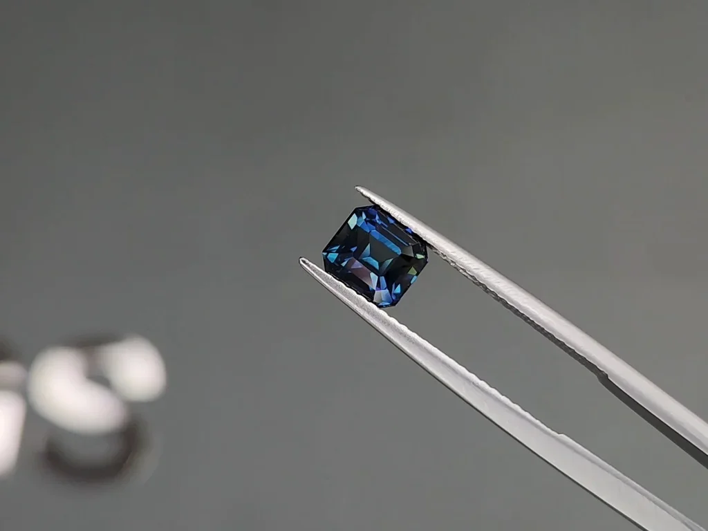 Teal sapphire in octagon cut 1.70 carats, Madagascar  Image №3