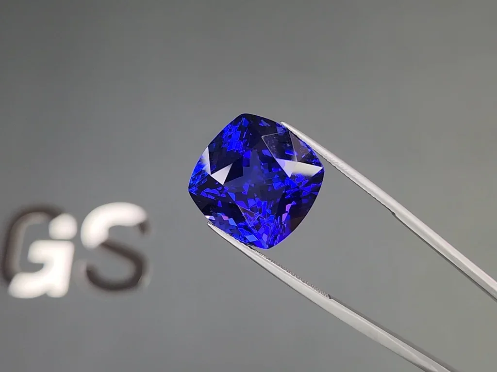 Royal Blue color tanzanite in cushion cut 26.92 carats, Tanzania Image №3