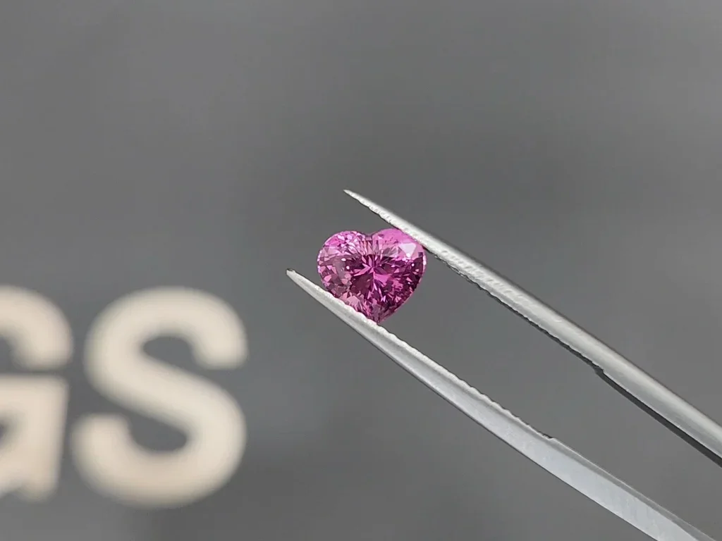 Unheated pink sapphire in heart shape 1.65 carats, Sri Lanka  Image №3