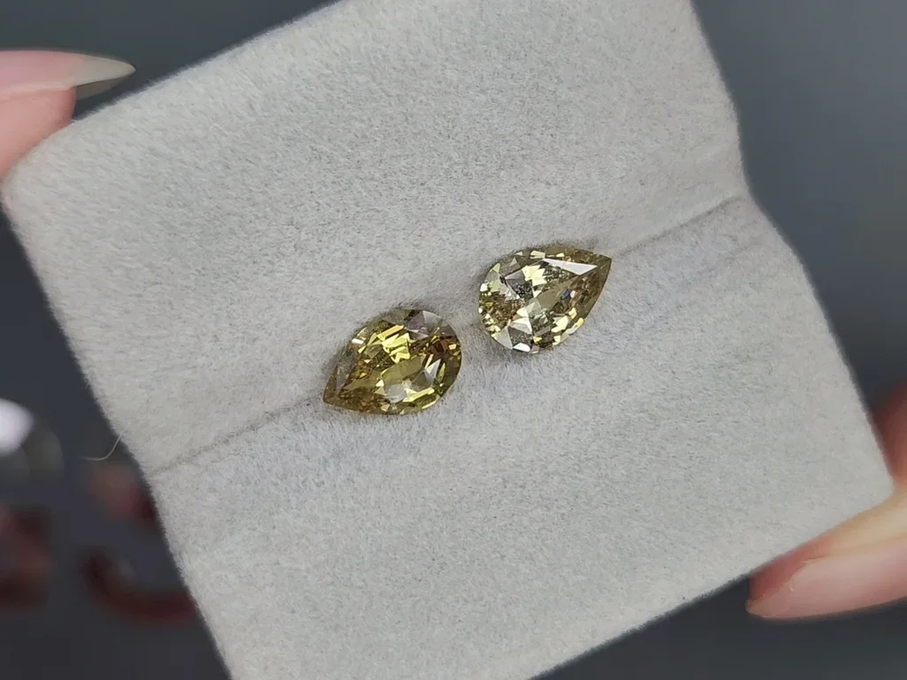 Pair of unheated yellow sapphires pear cut 2.74 carats, Madagascar Image №4