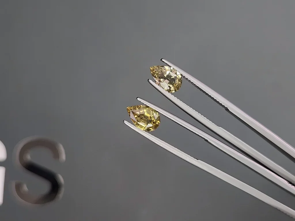 Pair of unheated yellow sapphires pear cut 2.74 carats, Madagascar Image №3