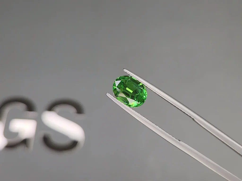 Neon Green tsavorite garnet in oval cut 2.22 carats, Tanzania Image №3