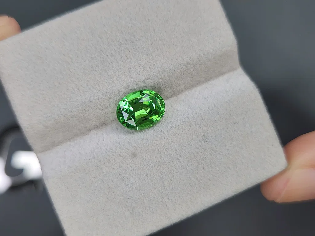 Neon Green tsavorite garnet in oval cut 2.22 carats, Tanzania Image №4