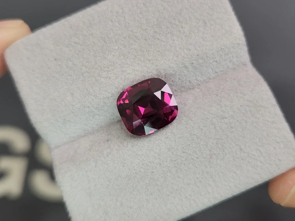 Purple spinel 4.48 carats cushion cut 4.48 carats, Burma Image №4