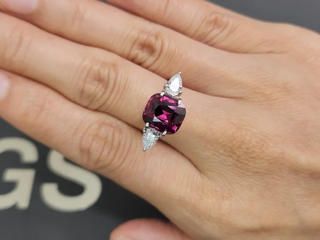 Purple spinel 4.48 carats cushion cut 4.48 carats, Burma Image №5