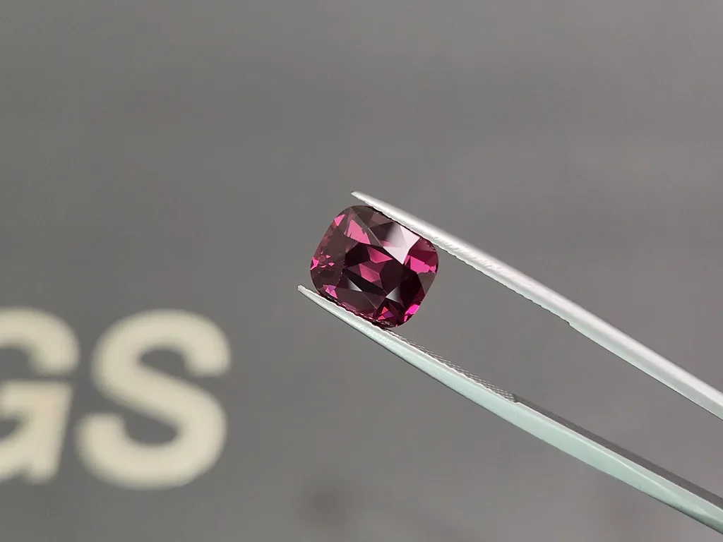 Purple spinel 4.48 carats cushion cut 4.48 carats, Burma Image №3