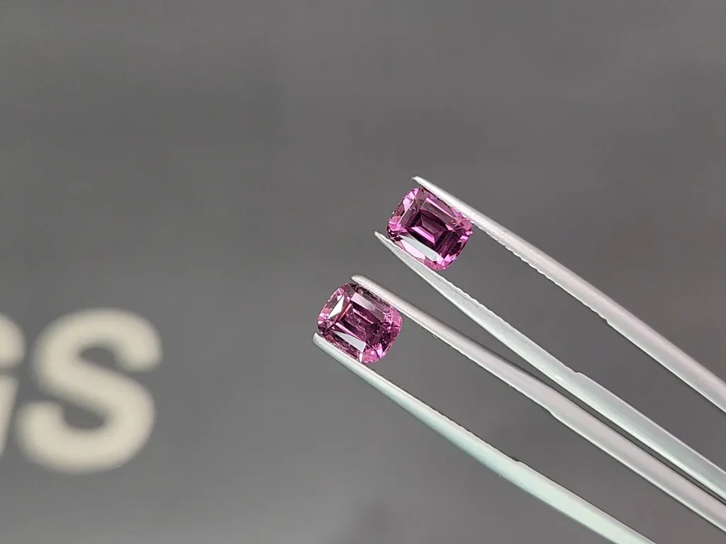 Pair of garnets rhodolite cushion cut 2.92 carats, Tanzania Image №3